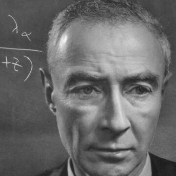 Atom Bombasının Mucidi: Oppenheimer
